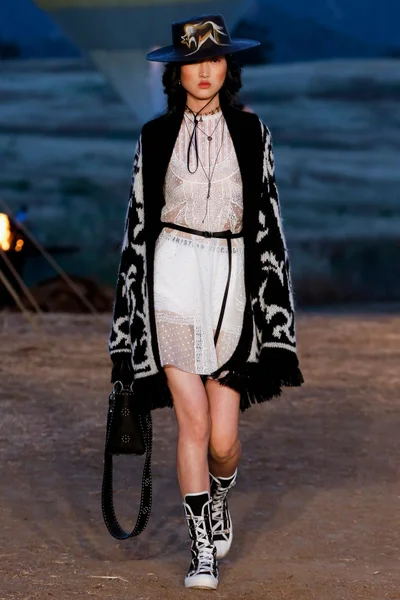 Look 60